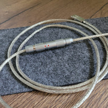 Load image into Gallery viewer, Genuine LINDY Cable