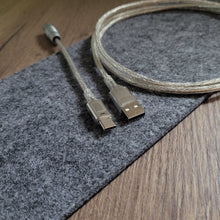 Load image into Gallery viewer, Genuine LINDY Cable